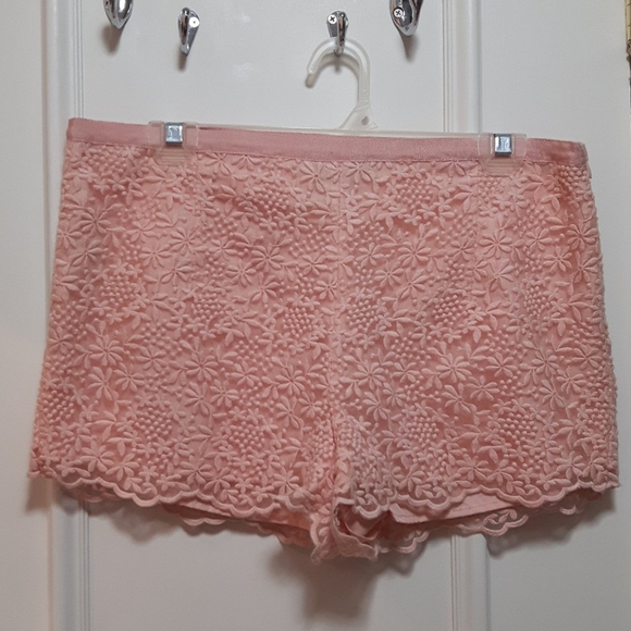 🛍️ Crochet/lace shorts - Picture 1 of 3